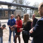 Przestawiciele Miasta Starachowice, fundacji oraz Team Ukraine Love podczas wizyty na Wielkim Piecu