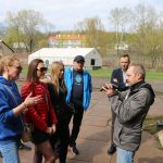 Przestawiciele Miasta Starachowice, fundacji oraz Team Ukraine Love podczas wizyty na Wielkim Piecu